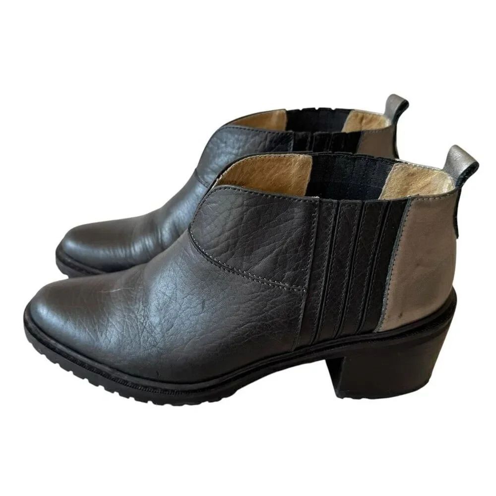 Mamut Black Silver Accents Ankle Women’s Leather Bootie SZ 6.5